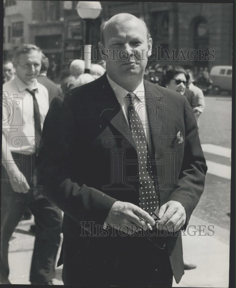 1967 Press Photo Producer David Newman Sues Richard Harris For Libel - Historic Images