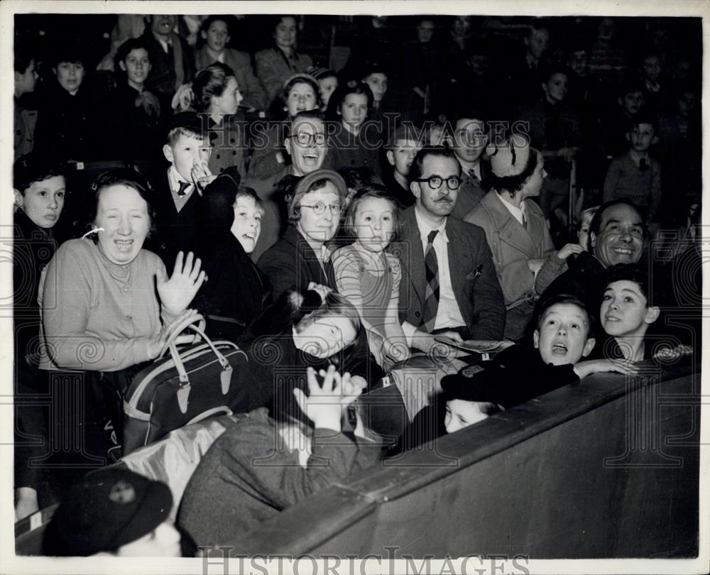 Press Photo Audience Members Watch Bertram Mill Olympia Circus - Historic Images