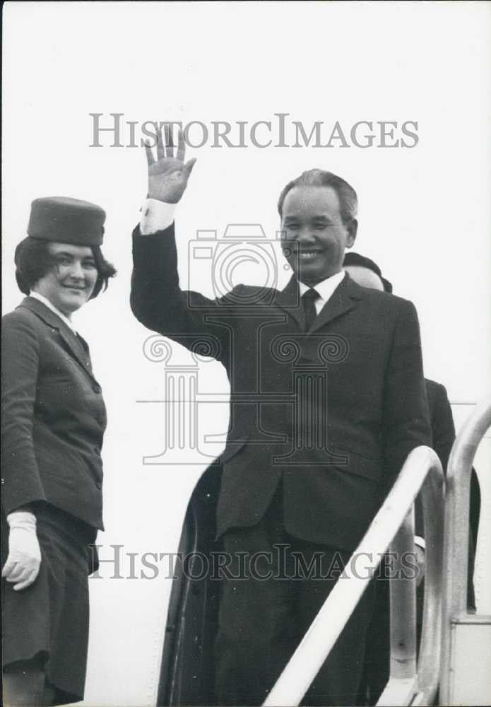 Press Photo Xuan Thuy on Plane - Historic Images