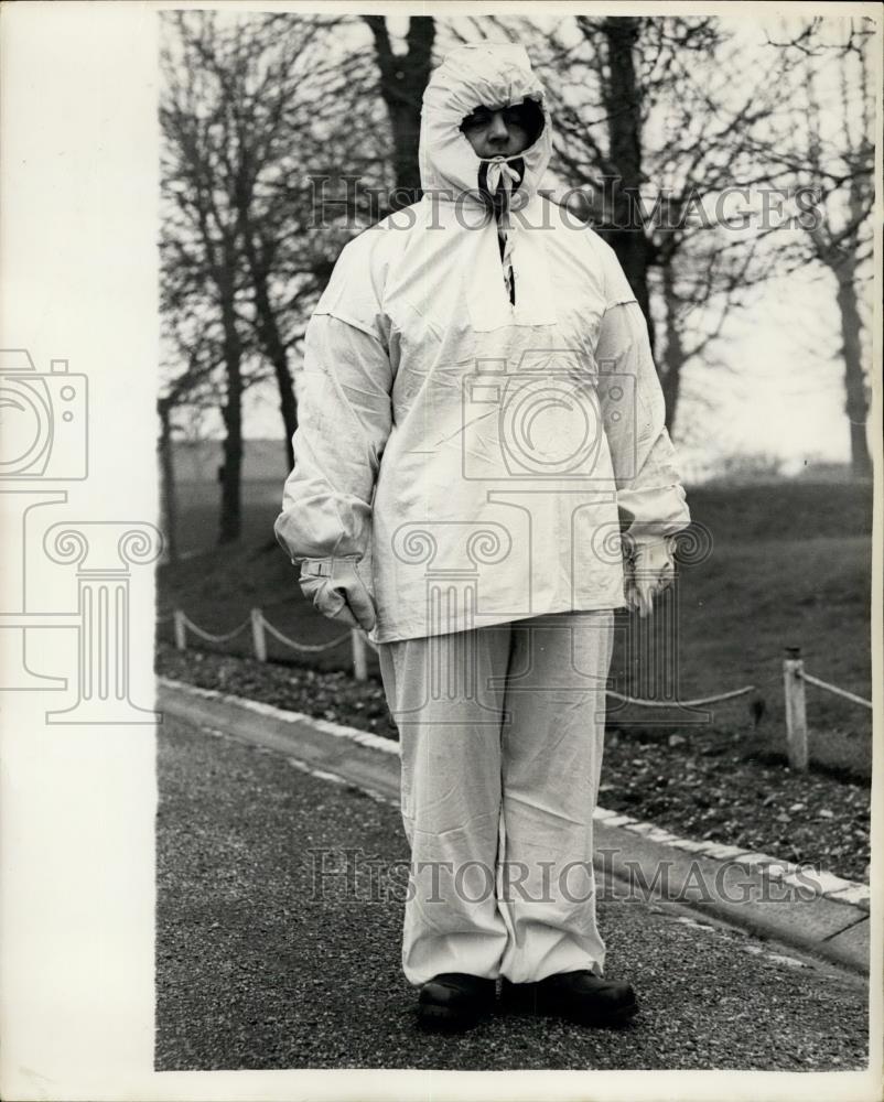 1954 Press Photo Testing Army Clothing - Historic Images