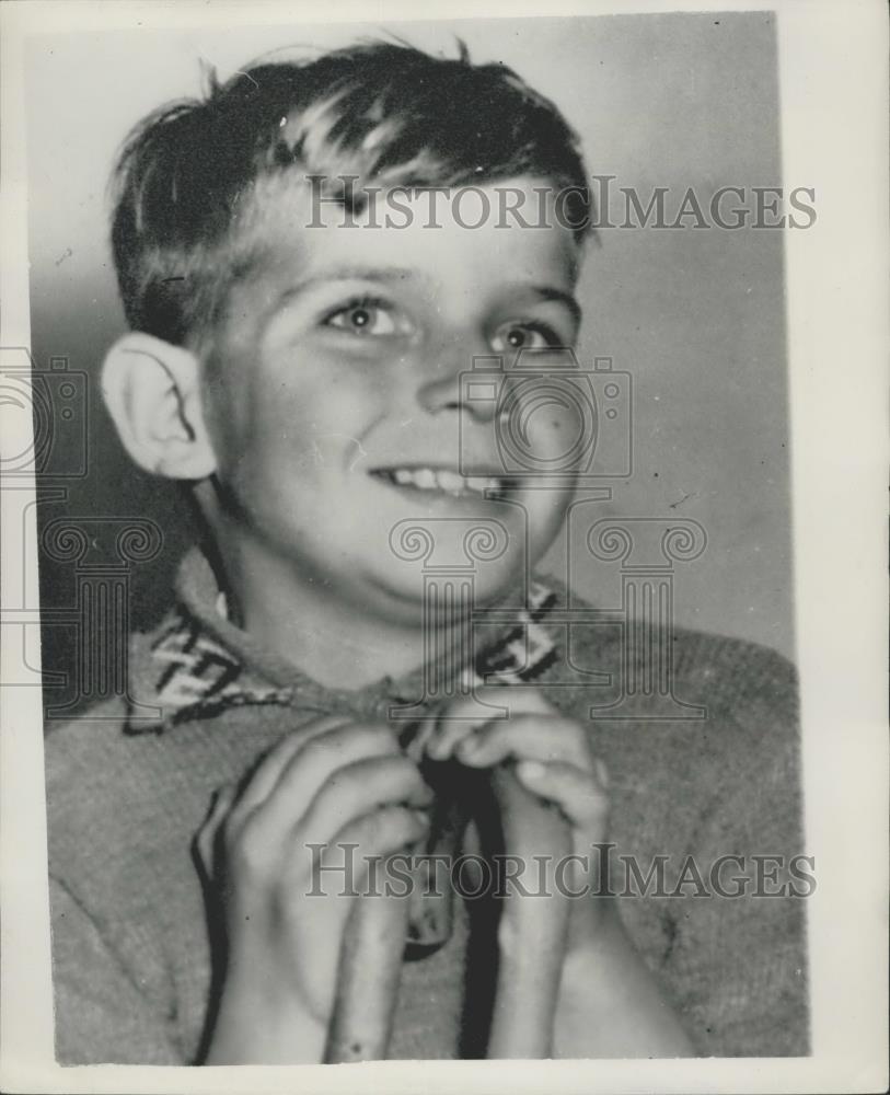 1953 Press Photo John Palmer walks after 8 years - Historic Images