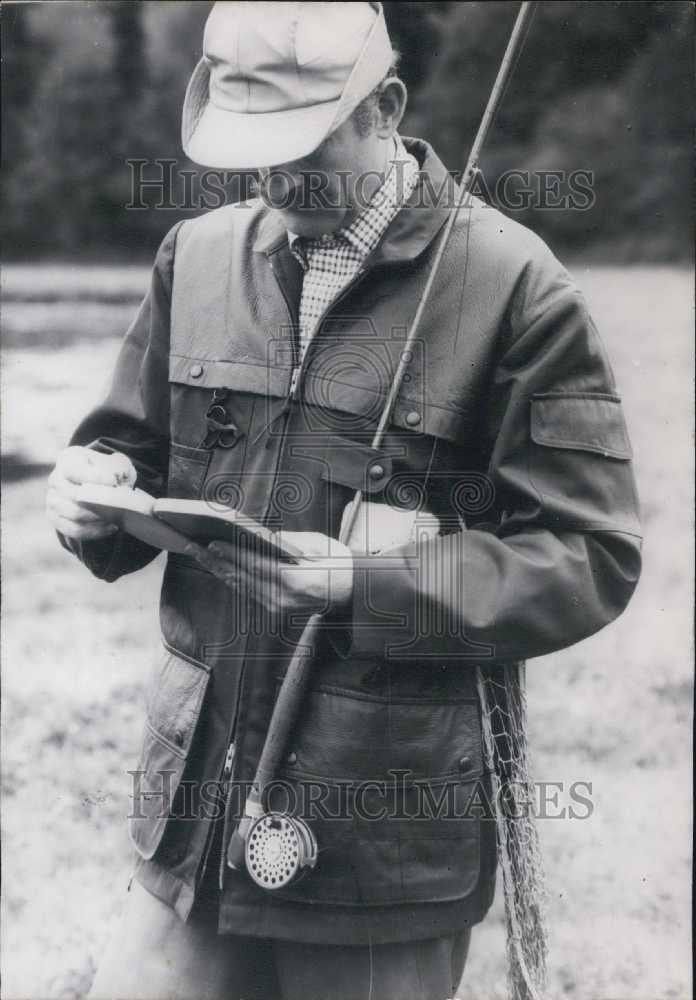 Press Photo Fisherman Vest With Pockets - Historic Images