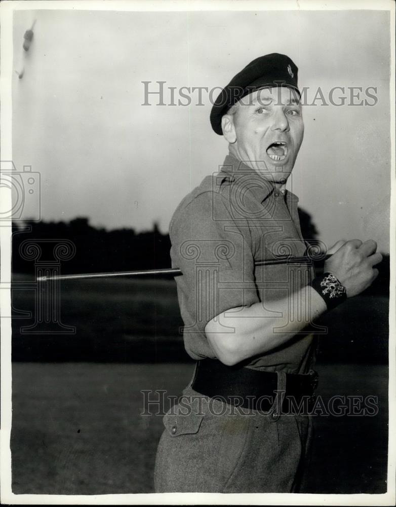 1956 Press Photo Major Victor Gilbey at Warley Barracks, Essex - Historic Images