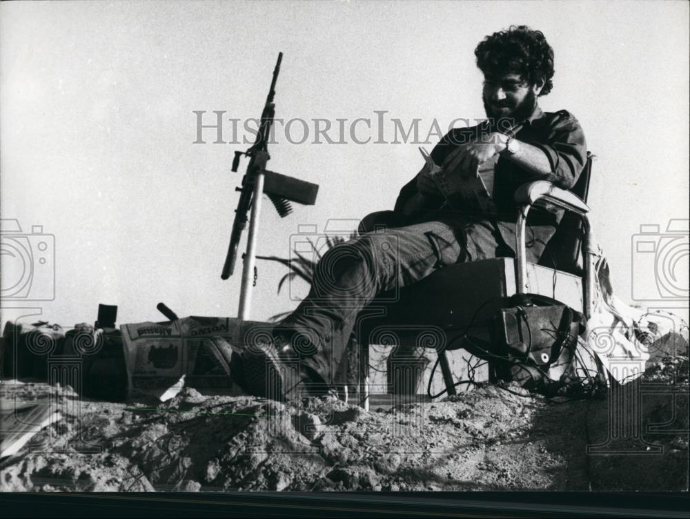 1962 Press Photo Israeli Soldier Sits On Makeshift Chair During His Post - Historic Images