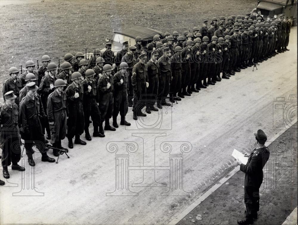 Press Photo The German training-detachment has fallen out for roll-call. - Historic Images