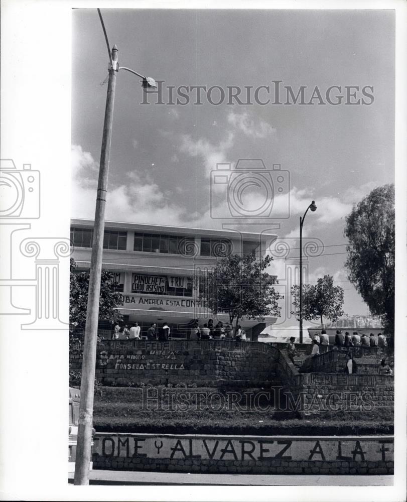 1974 Press Photo Catholic University Medical School in Quito, Ecuador - Historic Images