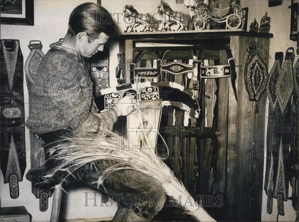 1953 Press Photo Harness Maker Karl Stecker Embroidering With Peacock Feathers - Historic Images