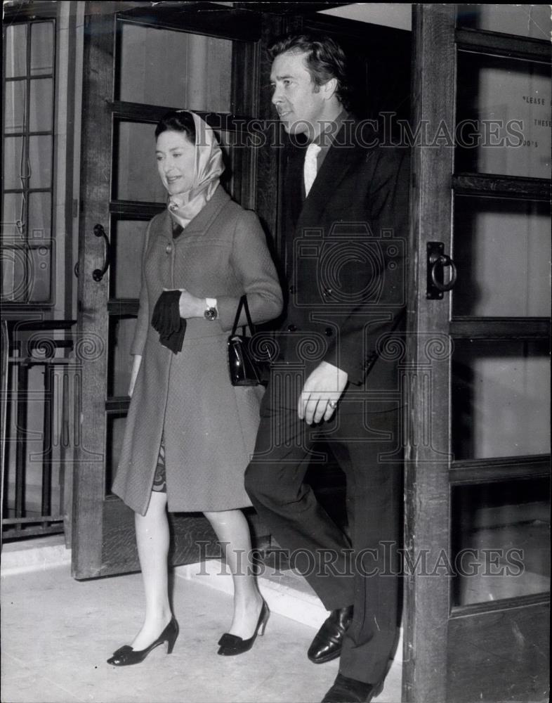 1968 Press Photo Princess Margaret Leave Hospital After Having Tonsils Removed - Historic Images