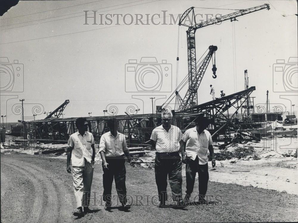 Press Photo Construction work in Cuba - Historic Images