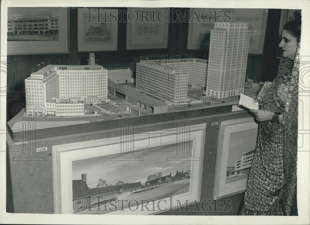 1956 Press Photo Royal Academy Model of New Office Block on Show - Historic Images