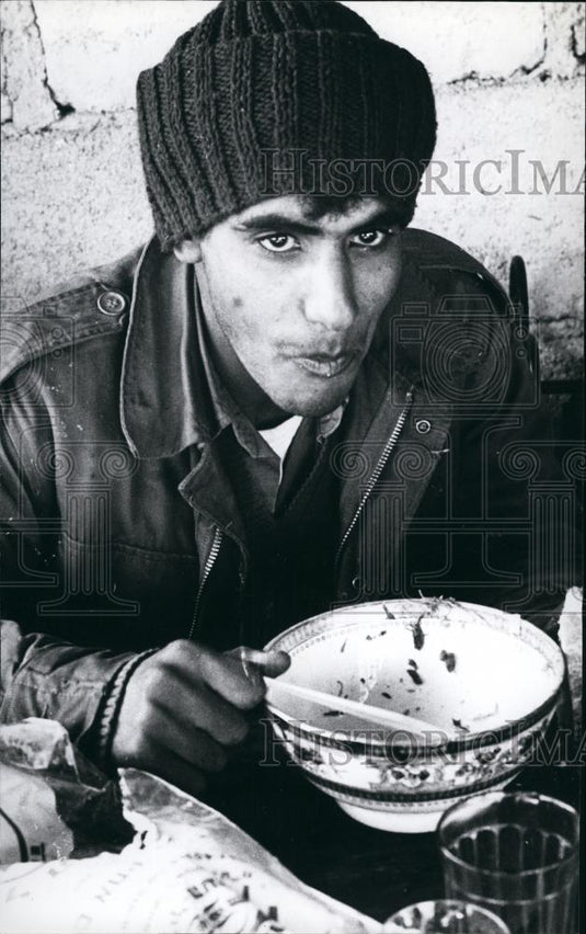 Press Photo Man With Empty Bowl - Historic Images