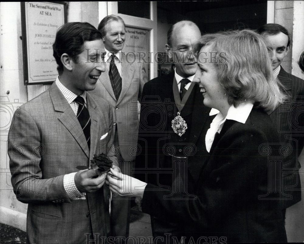 1977 Press Photo Prince Charles Visits The Guildhall Art Gallery - Historic Images