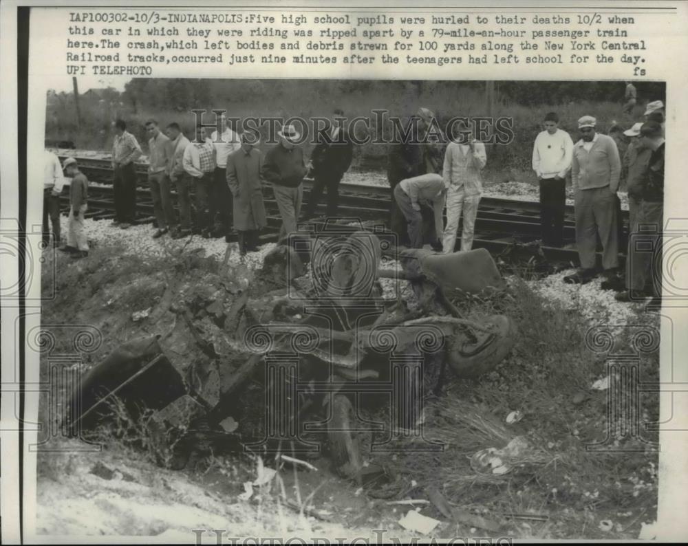 1961 Press Photo A car ripped apart by a 79-mile-an-hour passenger train - Historic Images