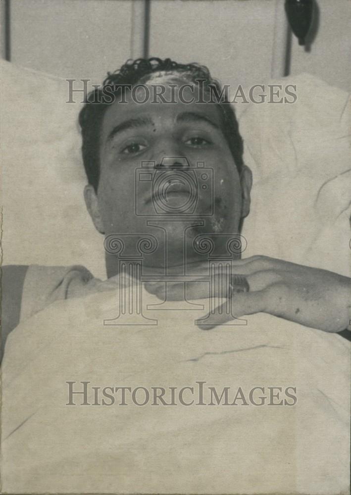 1955 Press Photo Robert Cohen Recovers After Car Accident - Historic Images