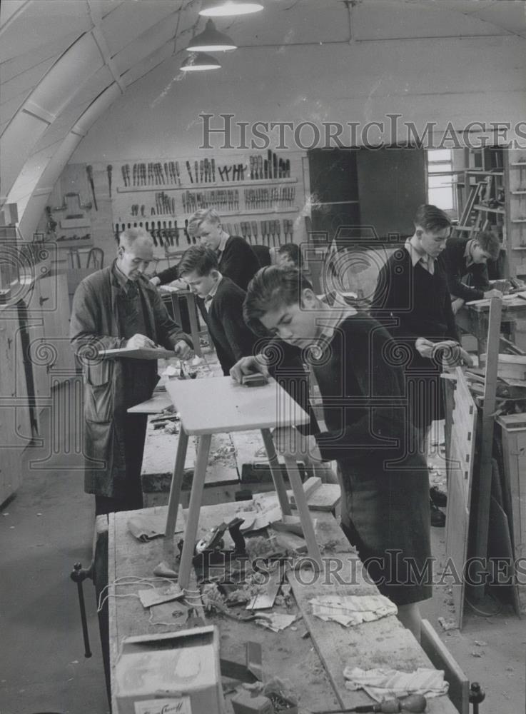 Press Photo Gordonstoun School: Boys learn carpentry from a local craftsman - Historic Images