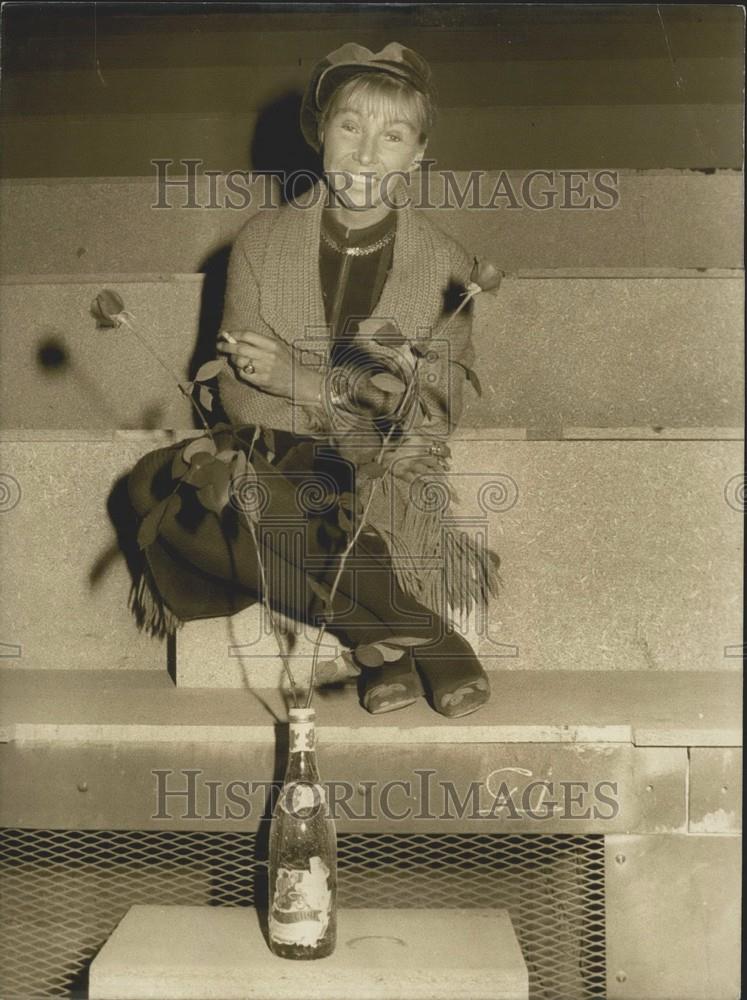 1972 Press Photo Portrait of Comedian Sylvia Montford at her New Theatre - Historic Images