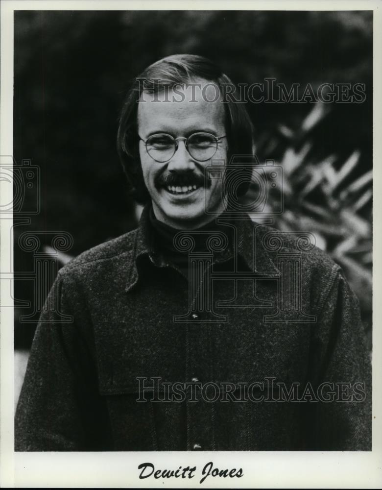 1983 Press Photo Director Dewitt Jones in &quot;John Muir&#39;s High Sierra&quot; - cvp27115 - Historic Images
