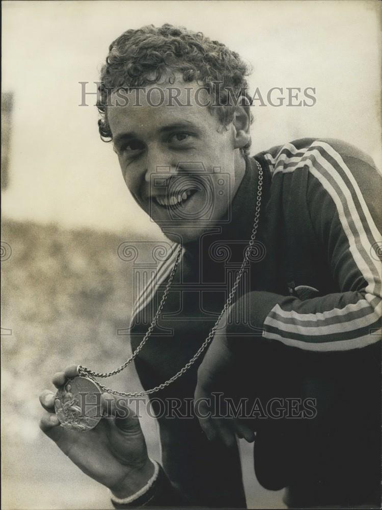1972 Press Photo Guy Drut Wins Olympic Silver Medal - Historic Images