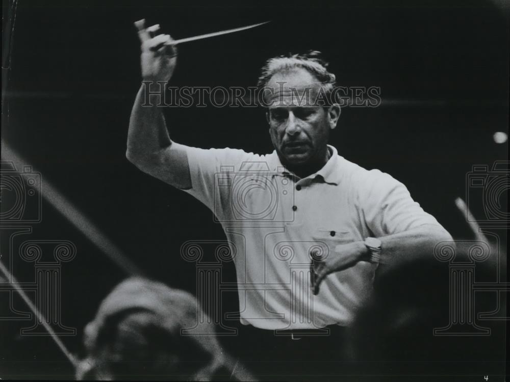 1974 Press Photo Milton Katims, a conductor, in the picture - cvp25024 - Historic Images