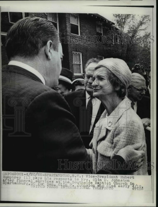 1965 Press Photo Spartenburg SC Vice President Hubert Humphrey pays his - Historic Images