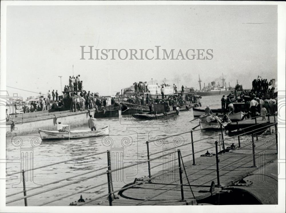 Press Photo The picketing of American Ships in Arab Ports - Historic Images