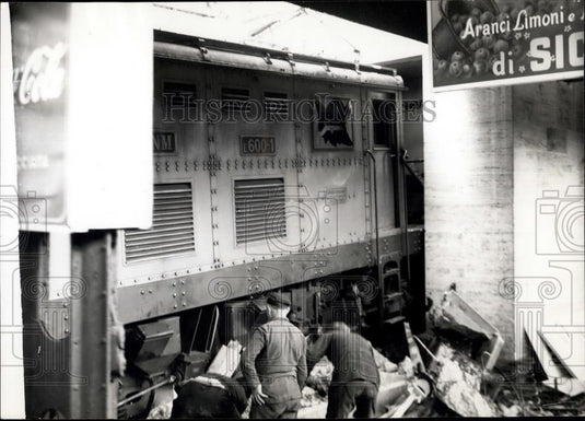 1953 Press Photo 10 Injured In Milan Nord Station Train Crash - Historic Images
