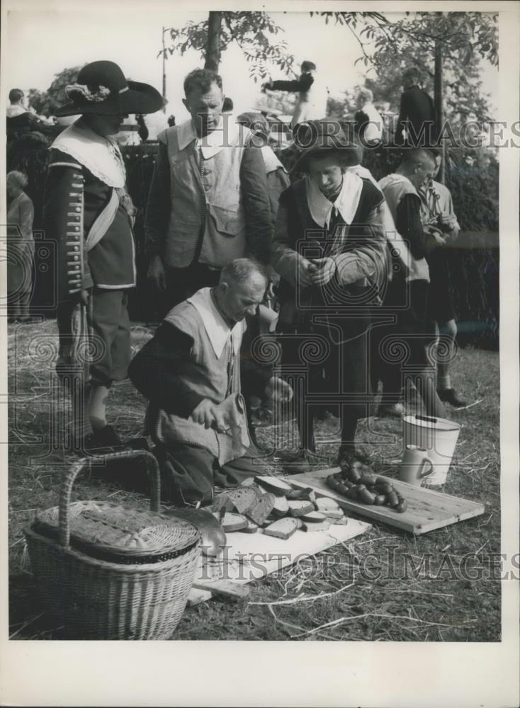 Press Photo The imperial troops had their camps and food - Historic Images