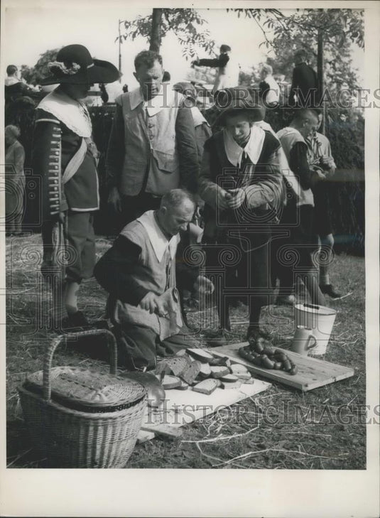 Press Photo The imperial troops had their camps and food - Historic Images
