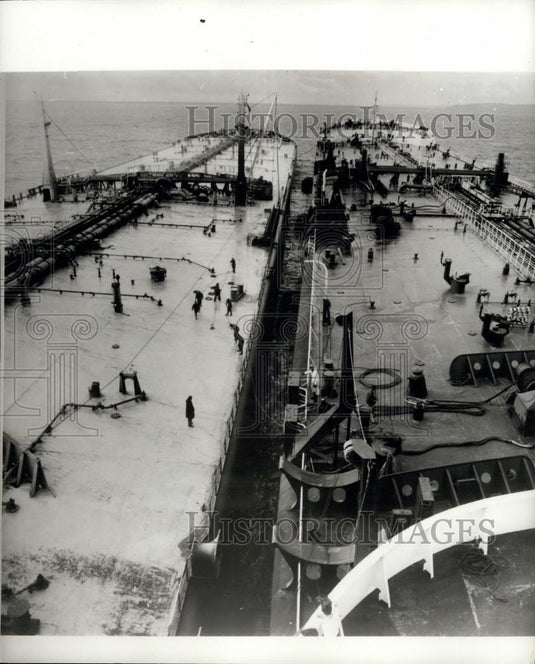 Press Photo Tanker "Drupa"Coming Alongside & Mooring - Historic Images