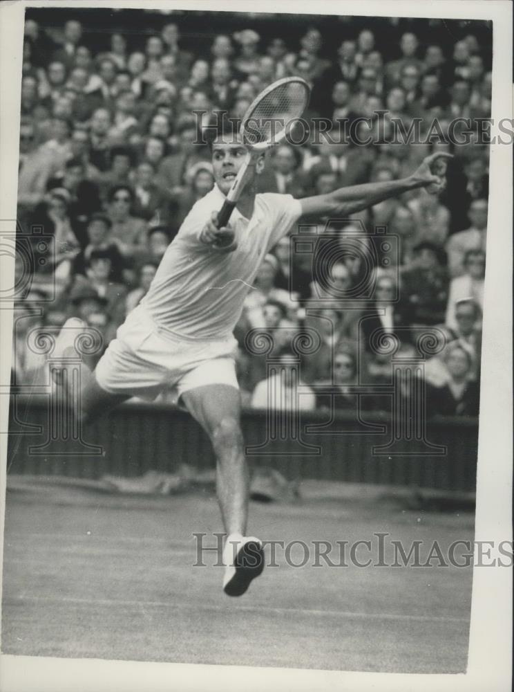 1955 Press Photo S. Richardson In Play During Wimbledon Match - Historic Images