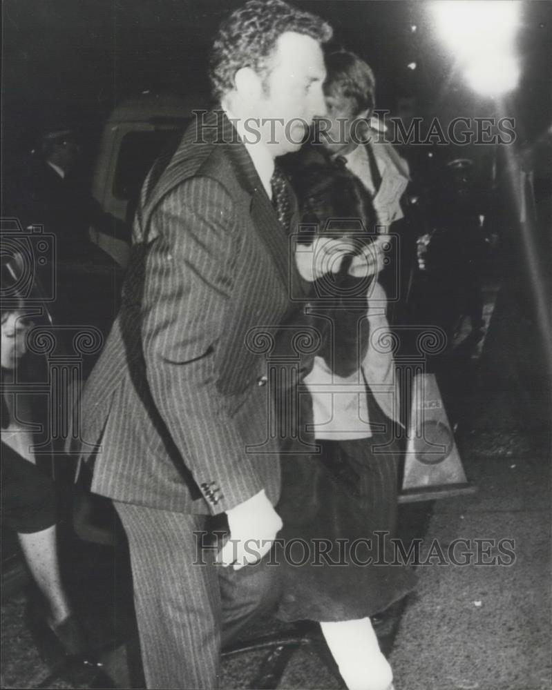 1981 Press Photo Sonia Sutcliffe Wife of the accused walking into Dewsbury Court - Historic Images