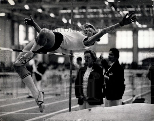 1970 Press Photo Natl Indoor Athletic championships ,K Whiteman in High Jump - Historic Images
