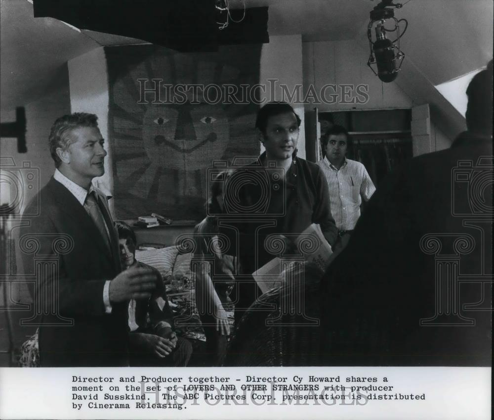 1971 Press Photo Director Cy Howard directing Lovers and Others Strangers - Historic Images