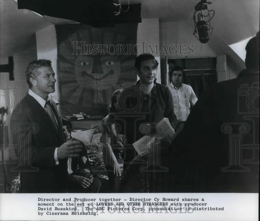 1971 Press Photo Director Cy Howard directing Lovers and Others Strangers - Historic Images