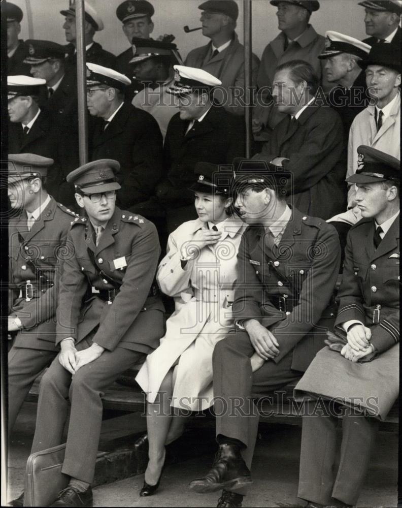 1967 Press Photo only female among the Top Brass - Historic Images