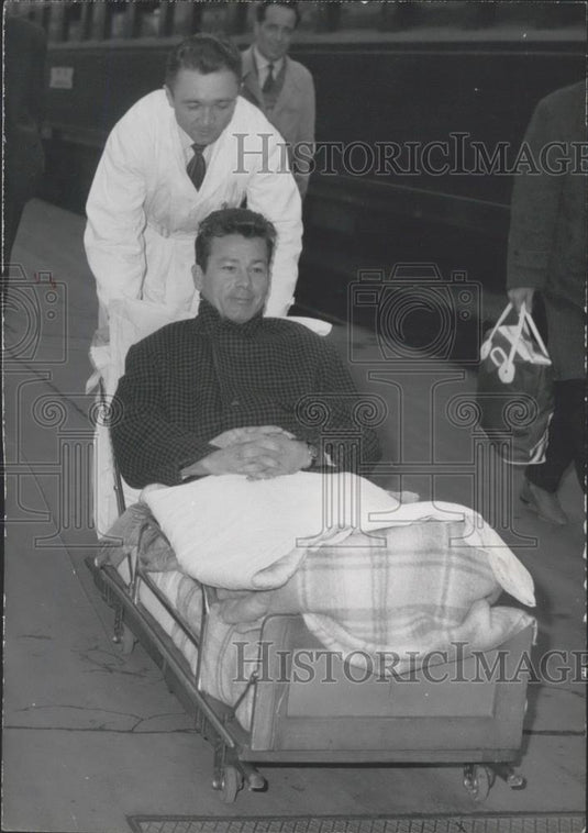 1961 Press Photo Just Fontaine, the famous French footballer after game accident - Historic Images