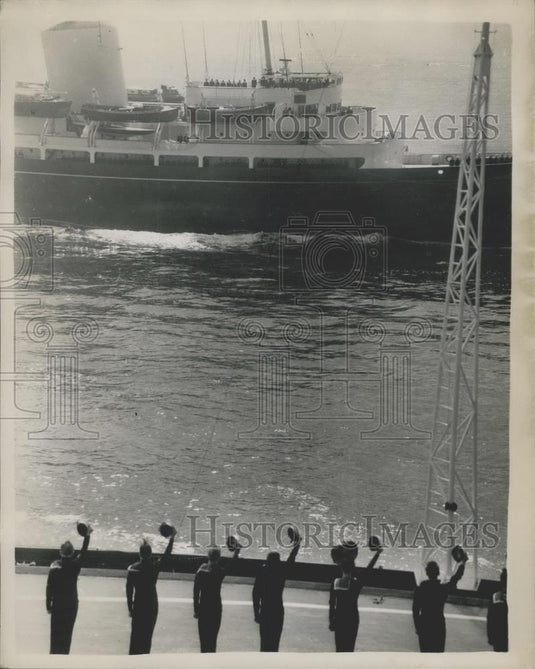 1957 Press Photo Royal Yacht "Britannia" Met By Home Fleet - Historic Images
