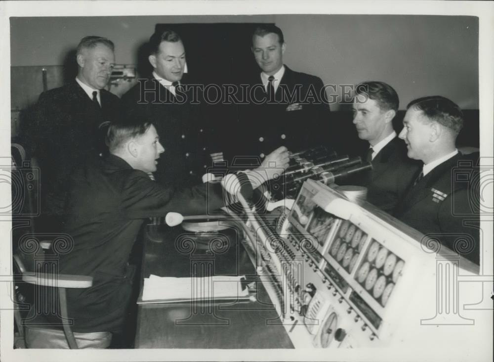 1958 Press Photo Naval Course at Woolwichtactical school - Historic Images