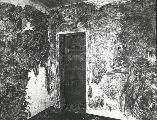 Press Photo Interesting wall design - Historic Images