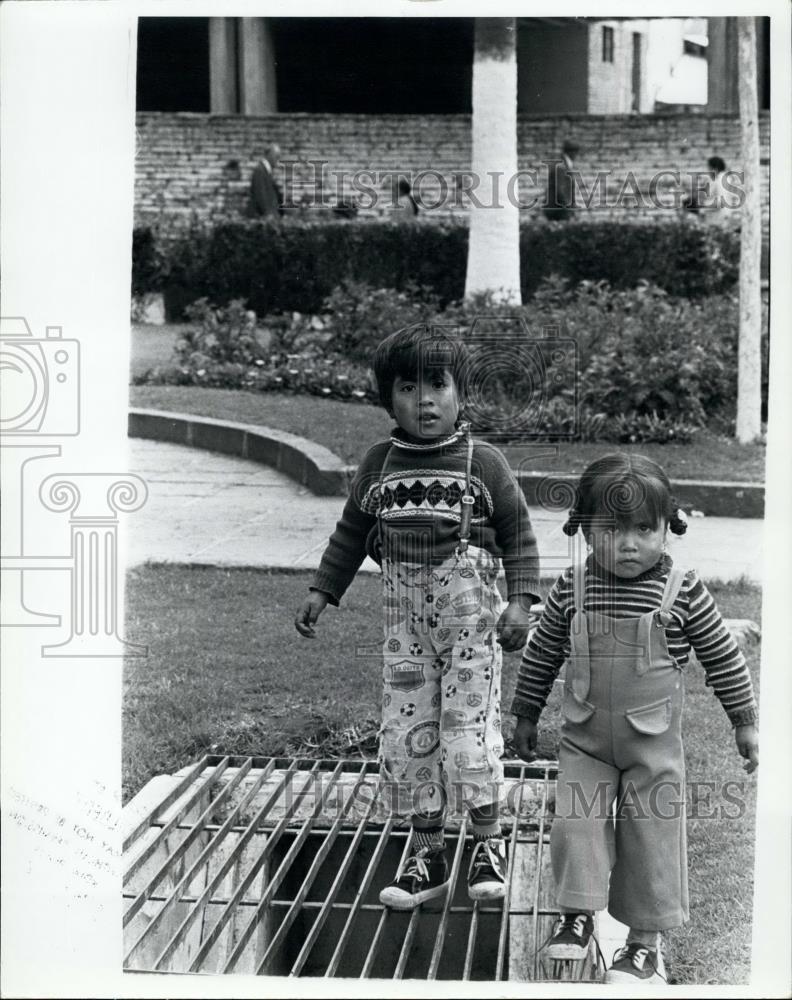 1974 Press Photo Indian Children, Quito Ecuador - Historic Images