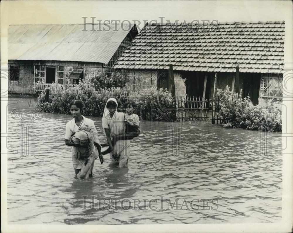 1956 Press Photo Floods come to India - Historic Images