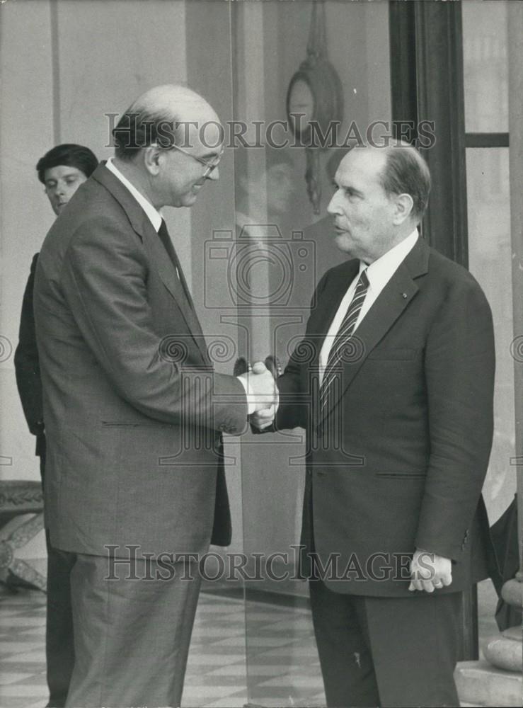 1983 Press Photo Francois Mitterrand &amp; Bettino Craxi on Elysee Palace Steps - Historic Images