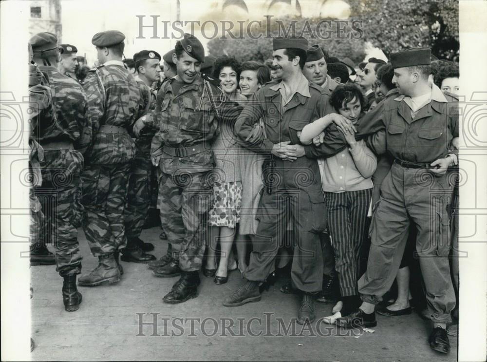 1960 Press Photo Young Paratroopers in Algeirs - Historic Images