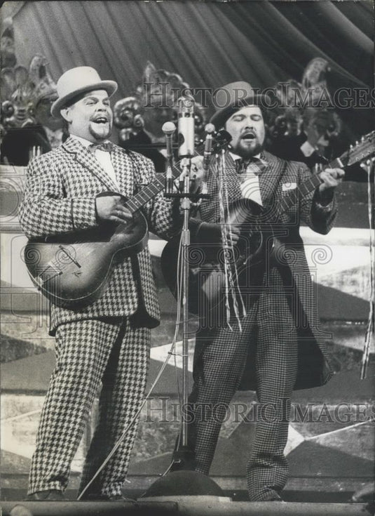 Press Photo The Bankel Carnival Singers - Historic Images