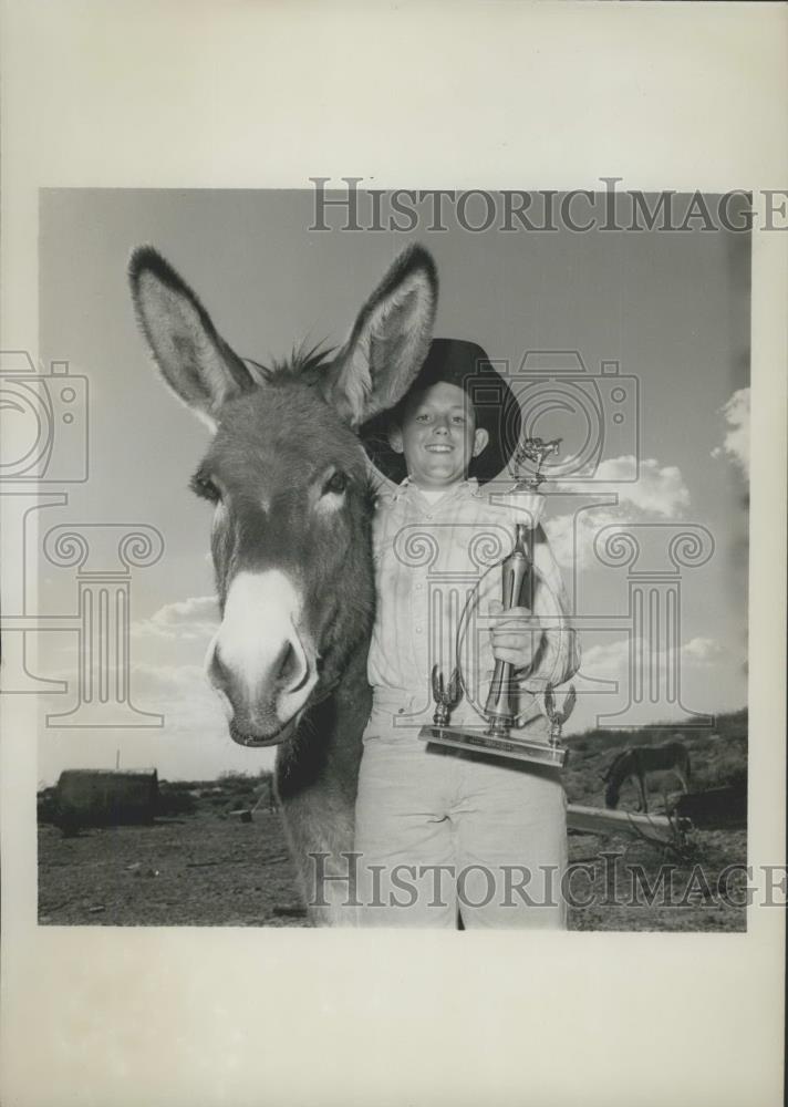 Press Photo Al Pauley and his burro - Historic Images