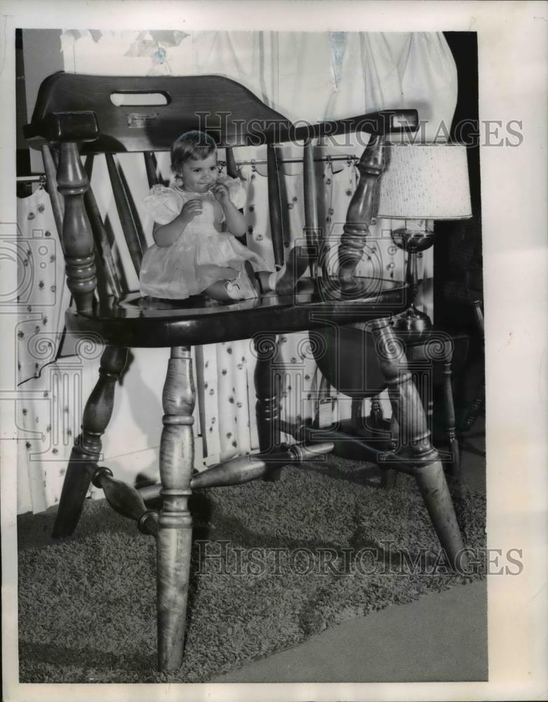 1956 Press Photo Chicago Anne Thuerner age 2 in huge chair on display - Historic Images