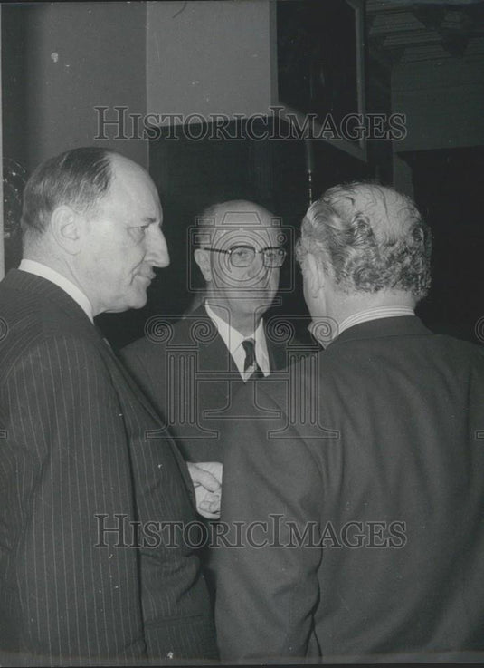 1970 Press Photo Ministers of Foreign Affairs Chat During NATO Reception - Historic Images