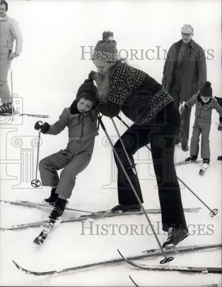 Press Photo Queen Margrethe &amp; Prince Frederik on skis - Historic Images