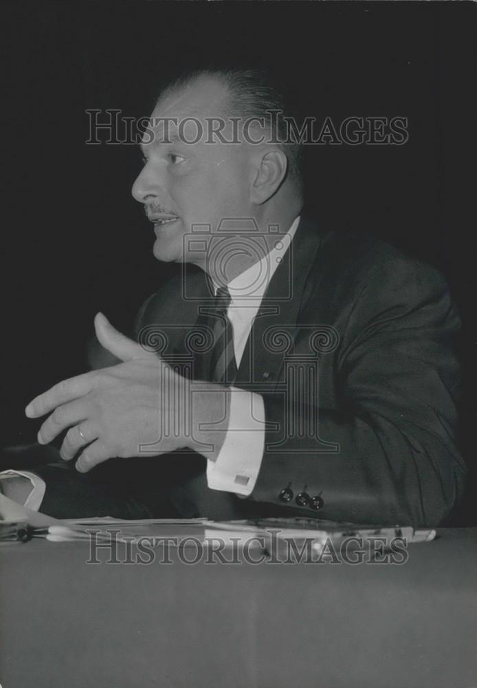 1959 Press Photo M. Puaul Delouverier Holds Press Conference On Algeria - Historic Images