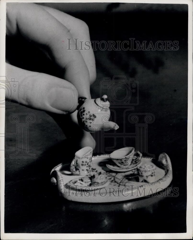 Press Photo Miss Vida Brock, designed pottery - Historic Images